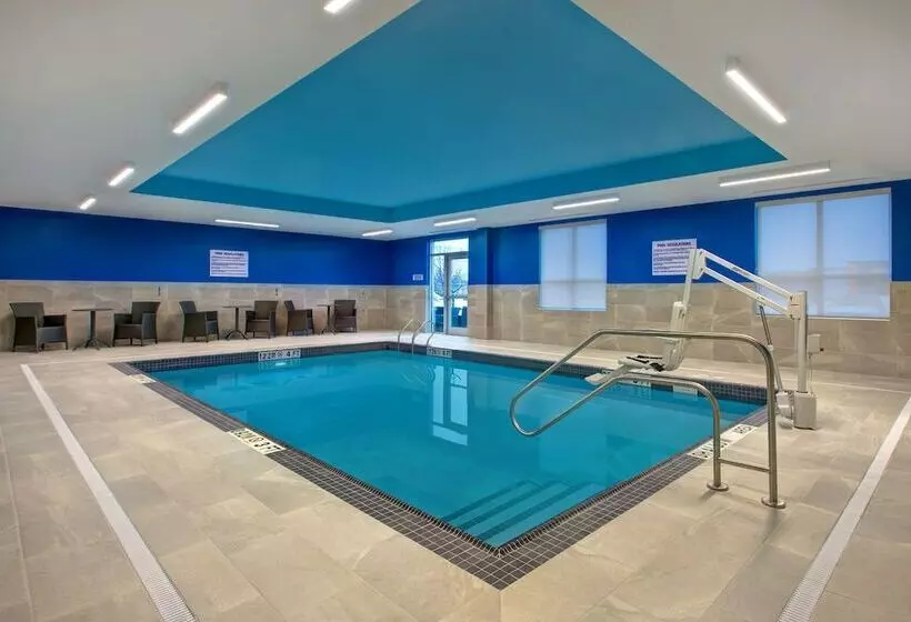 هتل Hampton Inn By Hilton Brockville