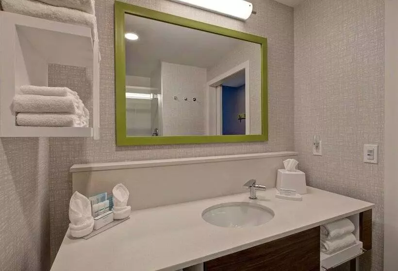 هتل Hampton Inn By Hilton Brockville