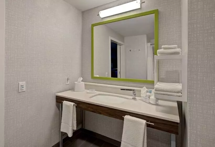 هتل Hampton Inn By Hilton Brockville