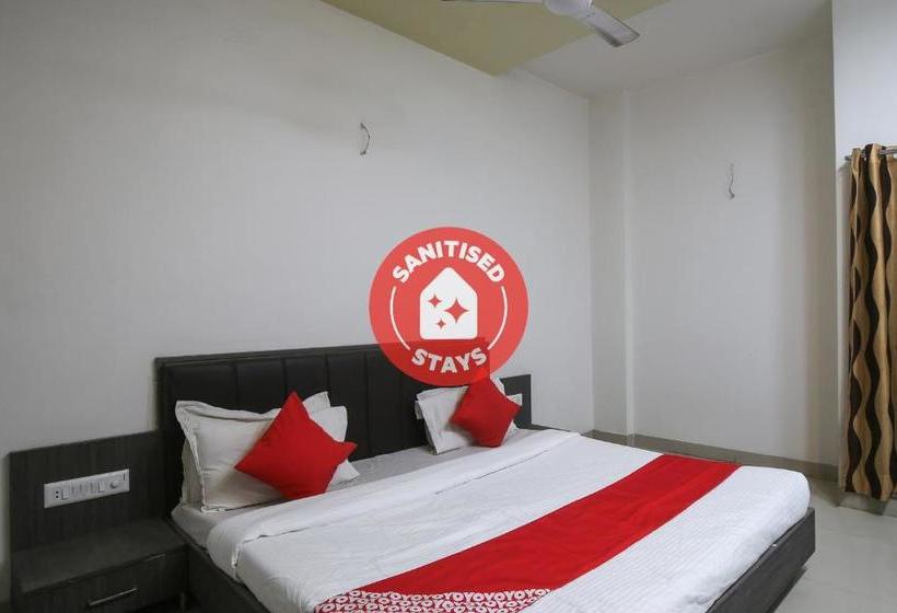 فندق Oyo 65942 Moon Light