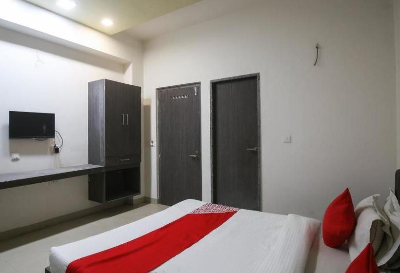 فندق Oyo 65942 Moon Light