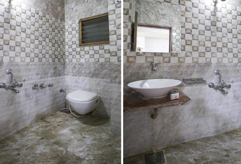 فندق Oyo 65942 Moon Light