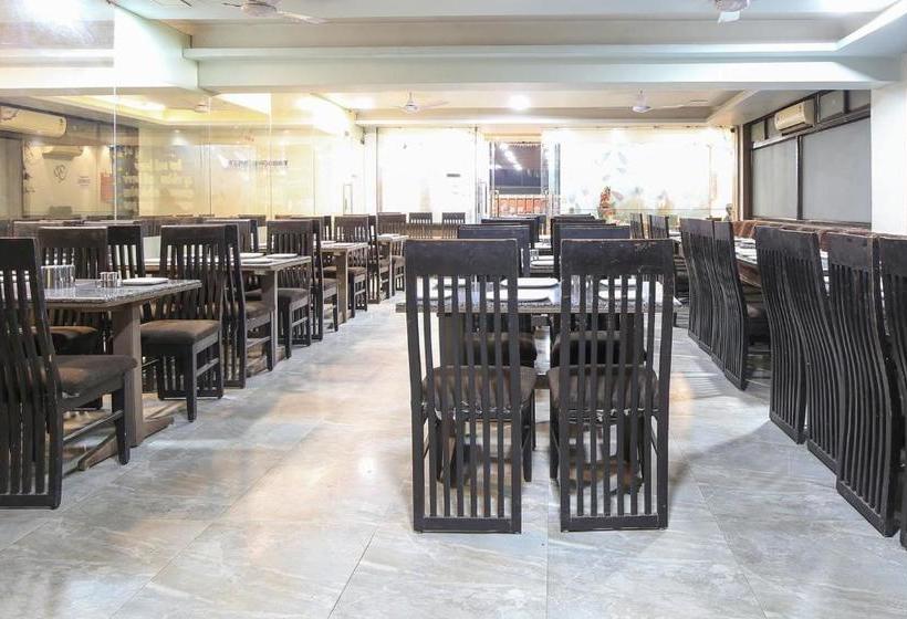 فندق Oyo 65942 Moon Light