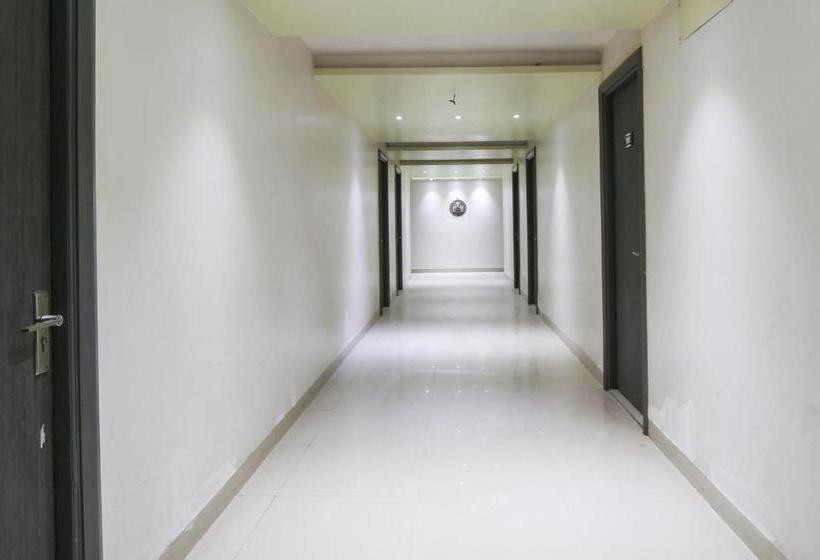 فندق Oyo 65942 Moon Light