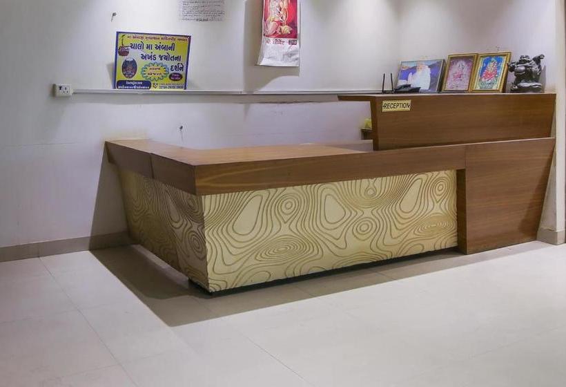 فندق Oyo 65942 Moon Light