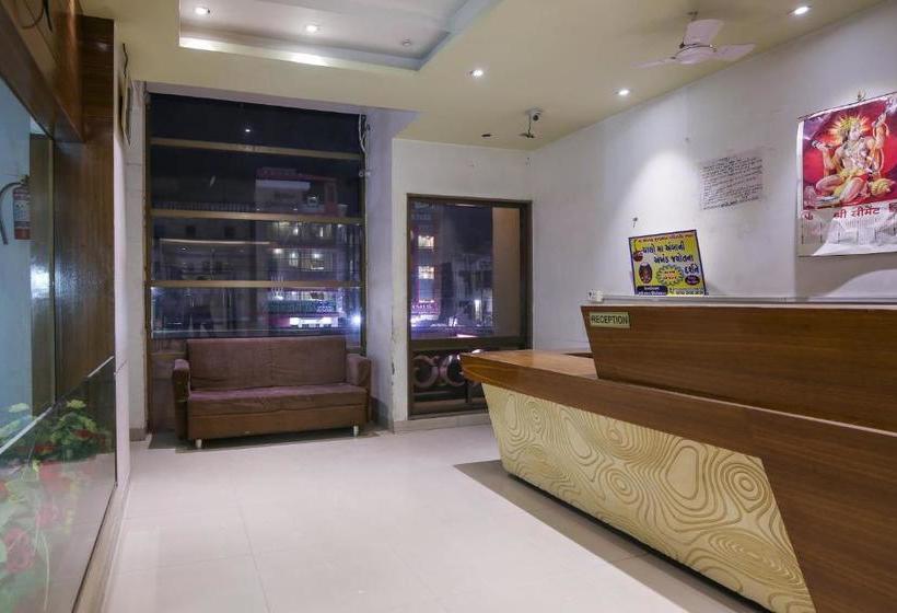 فندق Oyo 65942 Moon Light