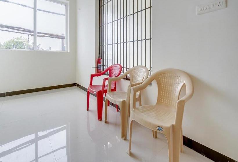 Hotel Oyo 75753 Crescent Lodge