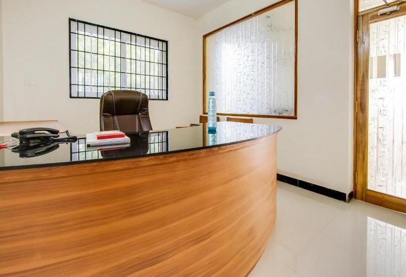 Hotel Oyo 75753 Crescent Lodge