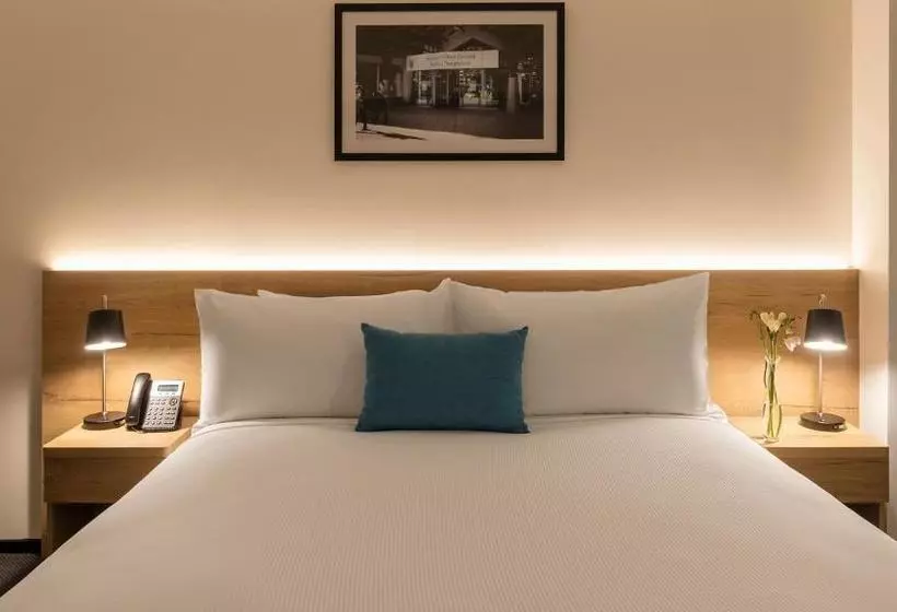 هتل Room @ 89 Courtenay Place