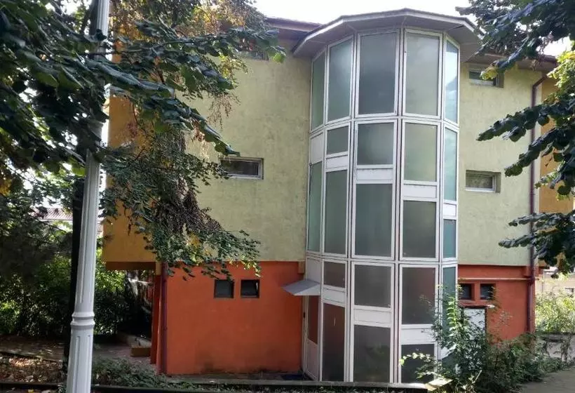 Hostel La Conu Iancu