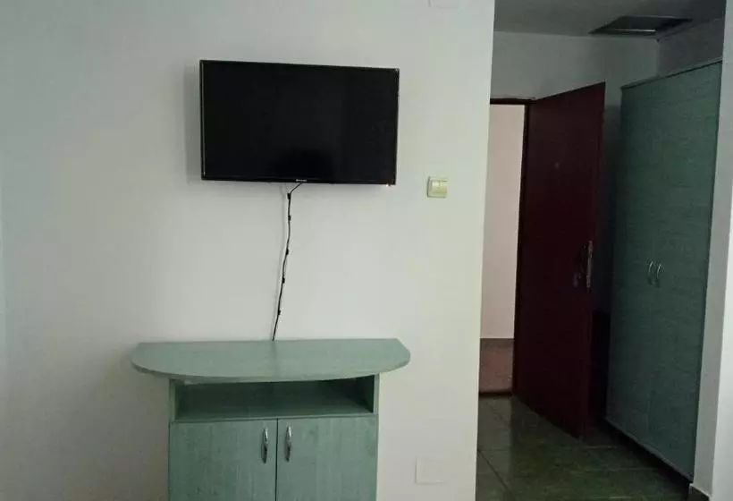 Hostel La Conu Iancu