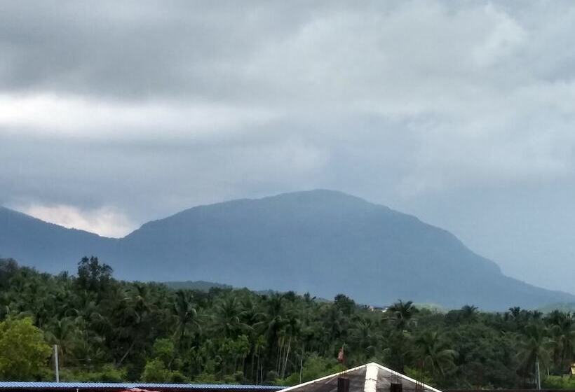 בית מלון כפרי Ambika International Byndoor