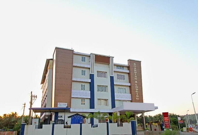 בית מלון כפרי Ambika International Byndoor