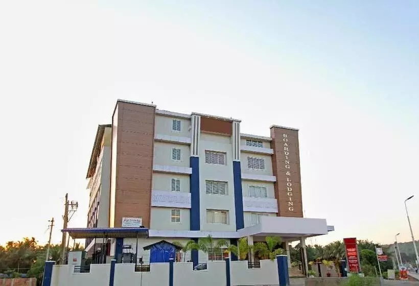 ホテル Ambika International Byndoor