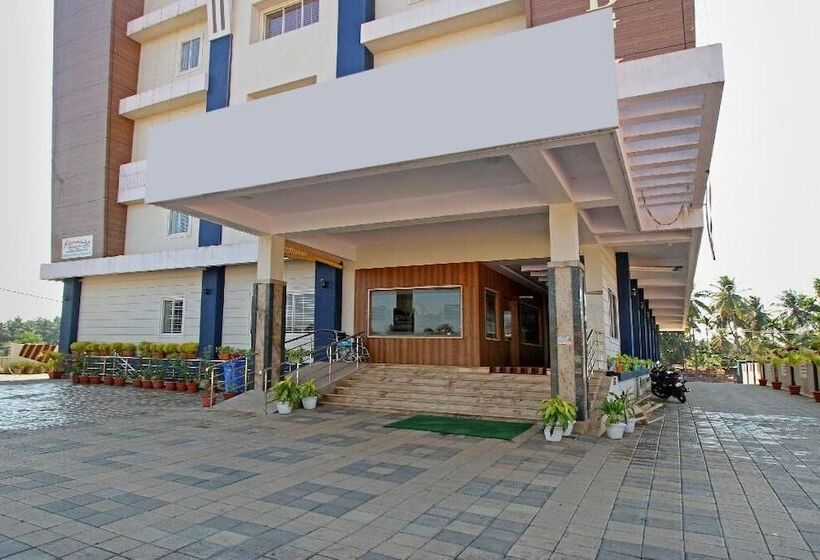 בית מלון כפרי Ambika International Byndoor