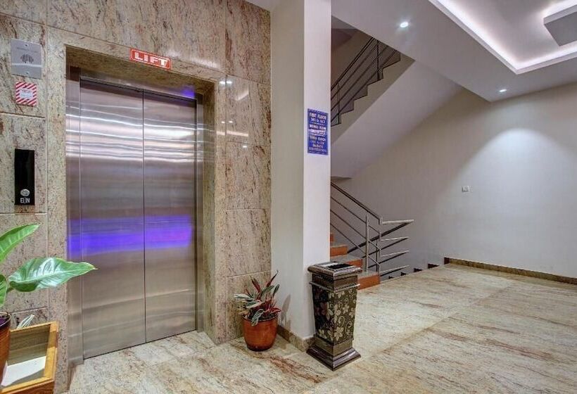 בית מלון כפרי Ambika International Byndoor