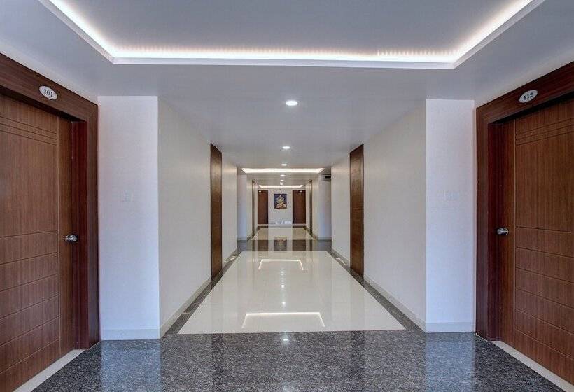 בית מלון כפרי Ambika International Byndoor