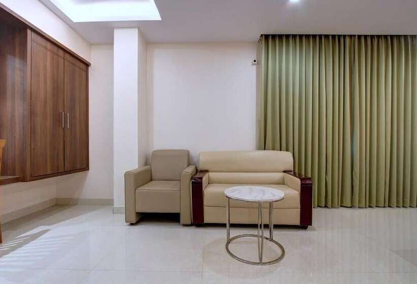 בית מלון כפרי Ambika International Byndoor