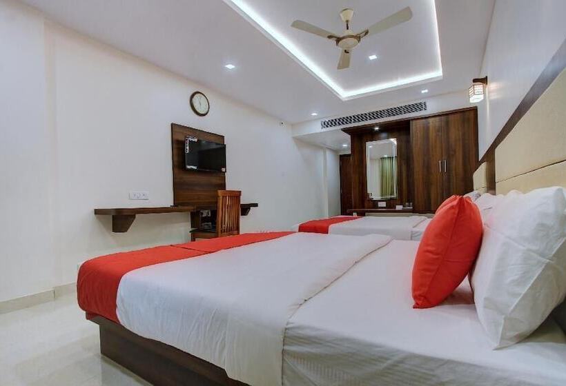 בית מלון כפרי Ambika International Byndoor