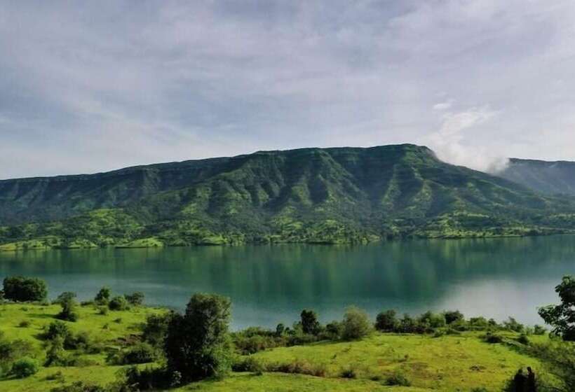 Отель The Redstone Resort