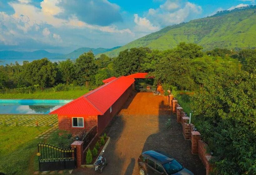 Отель The Redstone Resort