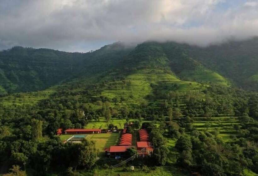 Отель The Redstone Resort