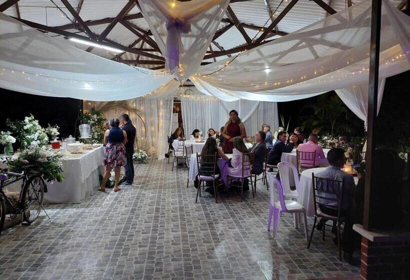 בית מלון כפרי Villa Monica