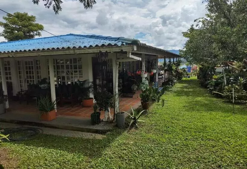ホテル Villa Monica
