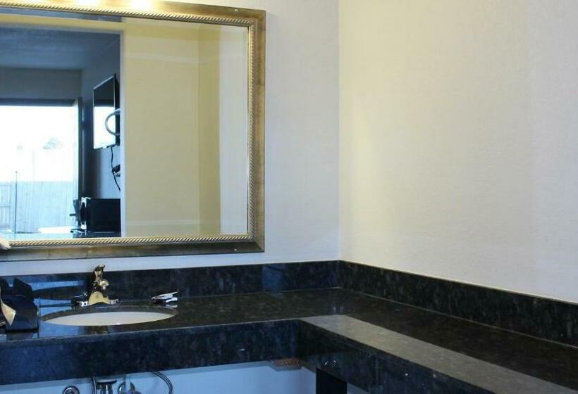 فندق على الطريق Royal Inn & Suites