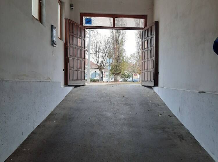 مبيت وإفطار Végvári Hotel Eger