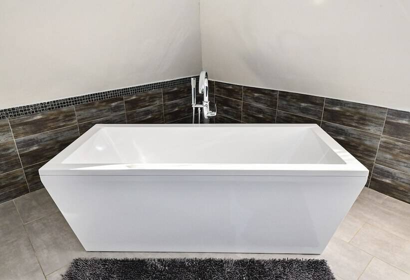 مبيت وإفطار Végvári Hotel Eger