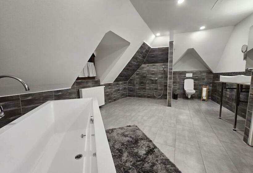 مبيت وإفطار Végvári Hotel Eger