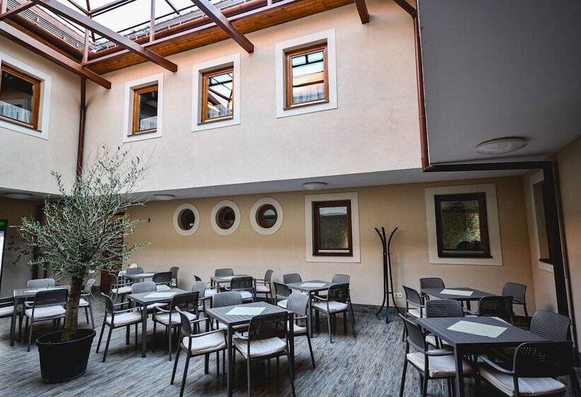 مبيت وإفطار Végvári Hotel Eger