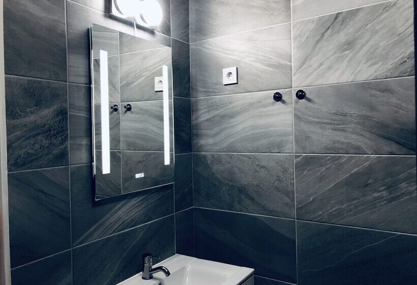 مبيت وإفطار Végvári Hotel Eger