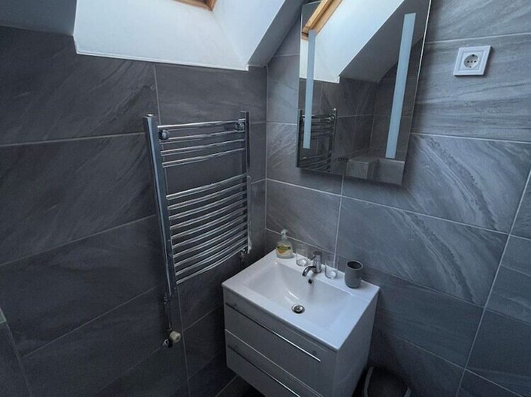 مبيت وإفطار Végvári Hotel Eger