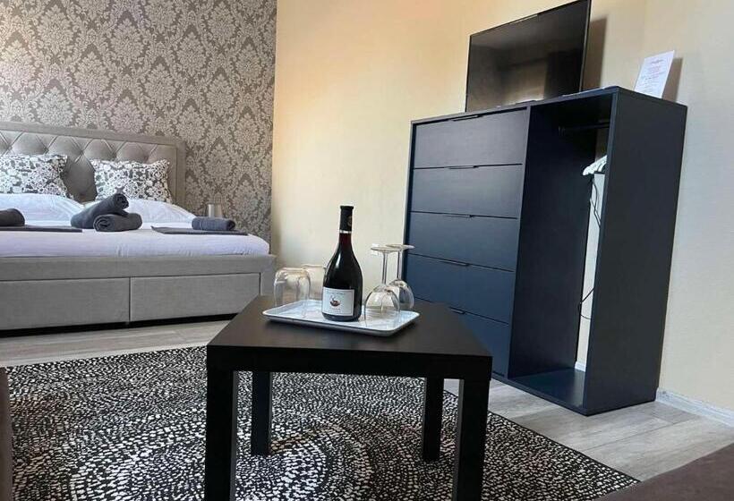 مبيت وإفطار Végvári Hotel Eger