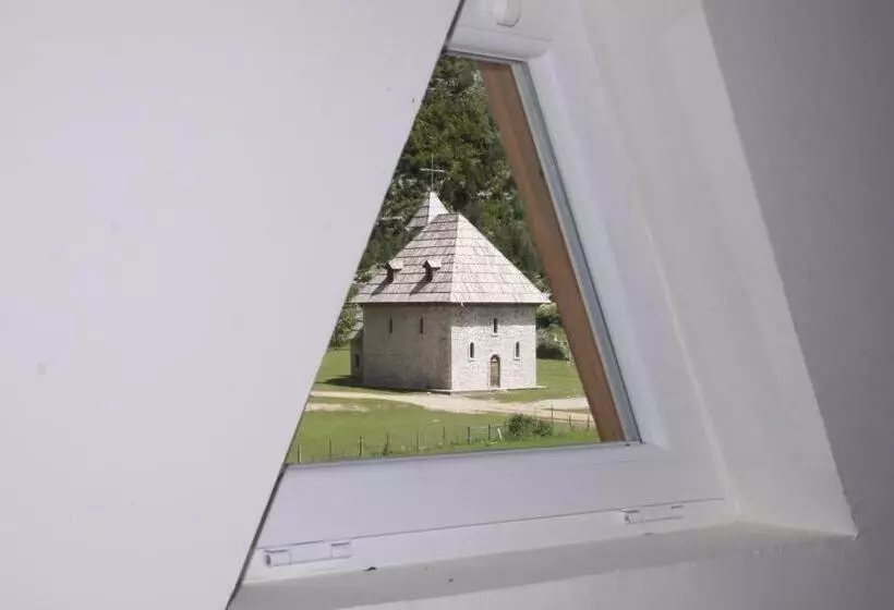 ホテル Bujtina Polia