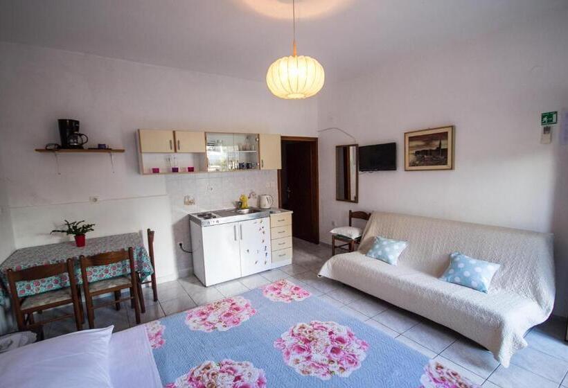 پانسیون Villa Maria