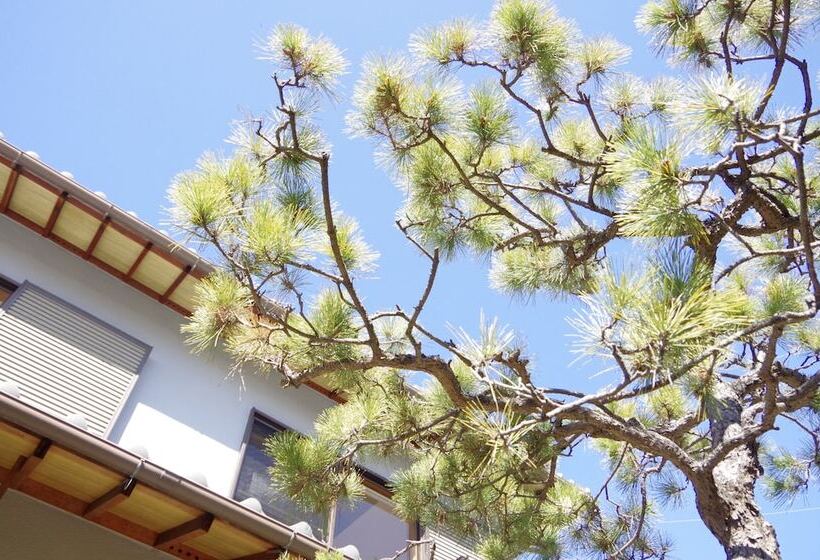 בית מלון כפרי Bond   Hostel