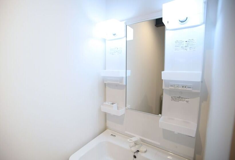 בית מלון כפרי Bond   Hostel