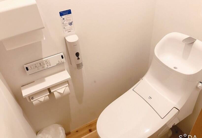 בית מלון כפרי Bond   Hostel