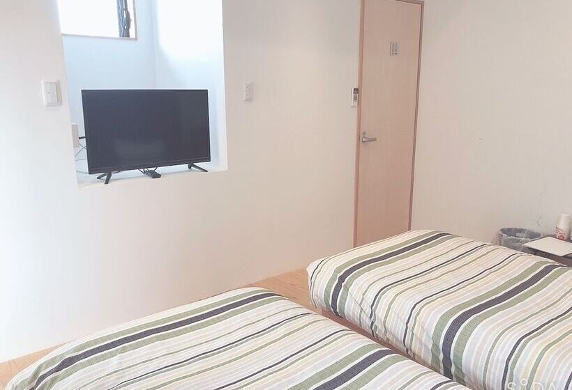 בית מלון כפרי Bond   Hostel