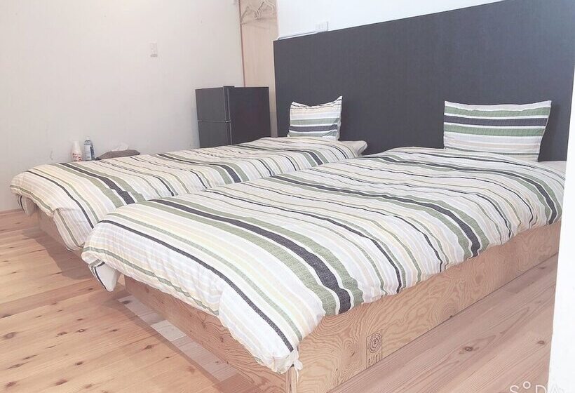 בית מלון כפרי Bond   Hostel