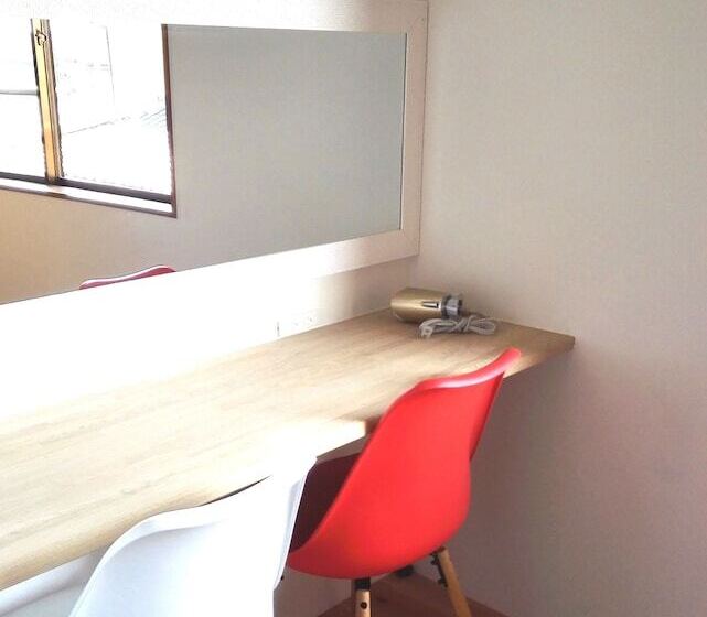 בית מלון כפרי Bond   Hostel