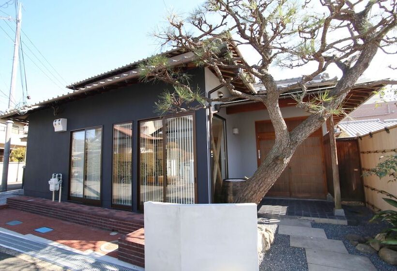 בית מלון כפרי Bond   Hostel