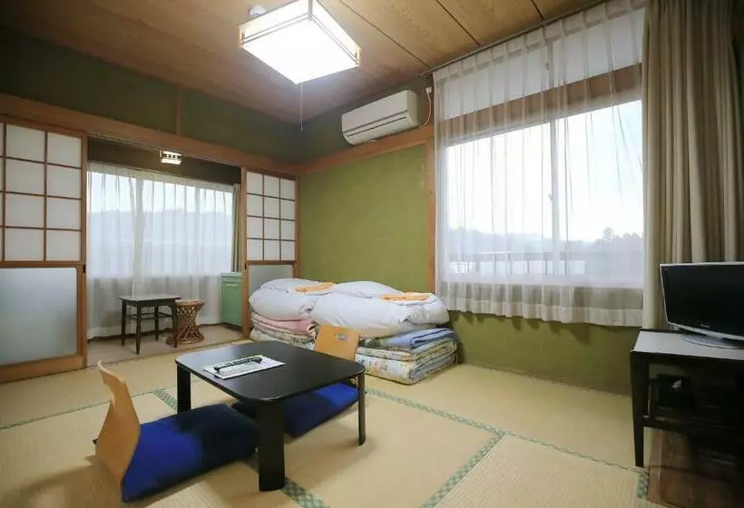 Hotelli Takachiho B&b Ukigumo
