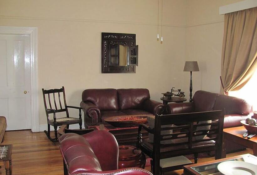 住宿加早餐  Stellar Dust Guesthouse Previously The Blue Moon Guesthouse