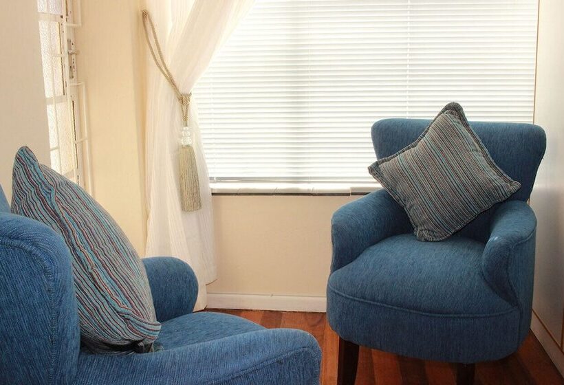 住宿加早餐  Stellar Dust Guesthouse Previously The Blue Moon Guesthouse