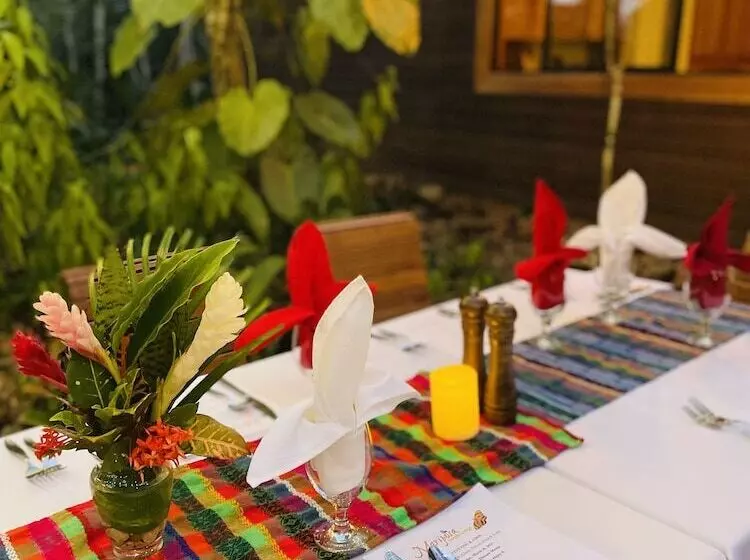 Hotelli Mariposa Jungle Lodge