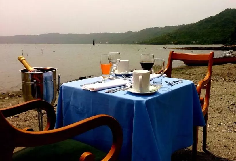 Hotelli Paradise Resort Lake Bosomtwe